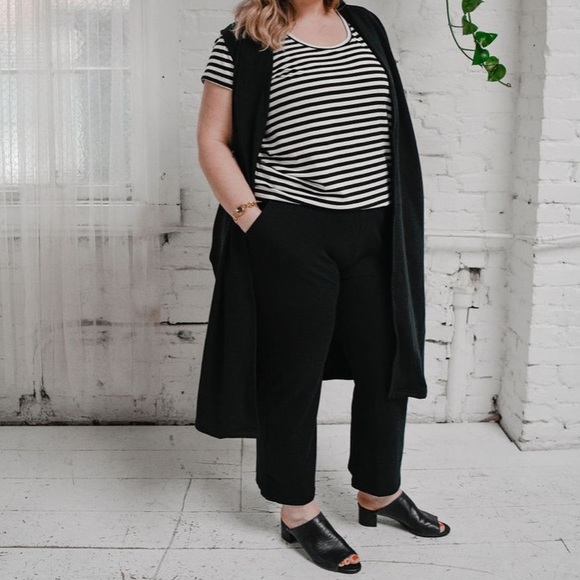 Memi Collective - The High Waisted Crops - Picture 2 of 4